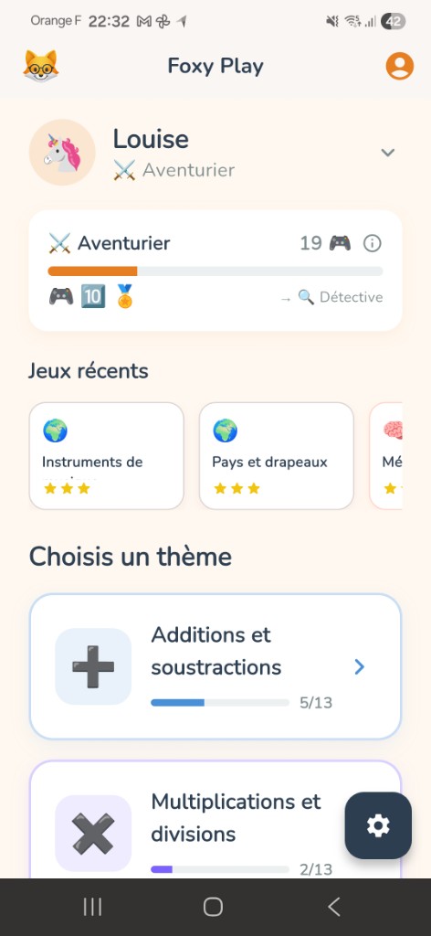 Écran d'accueil Foxy Play avec thèmes et jeux récents